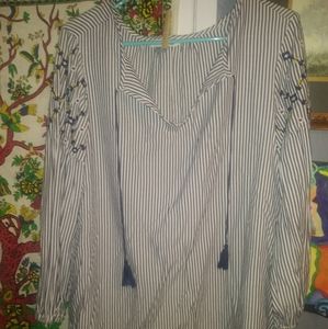 Beachy/boho tunic shirt floral sleeves